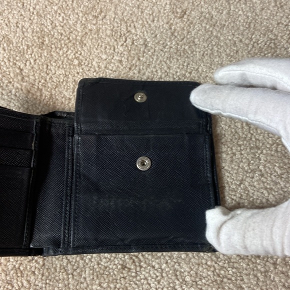 PRADA VINTAGE BLACK LEATHER BIFOLD WALLET - Picture 4 of 9